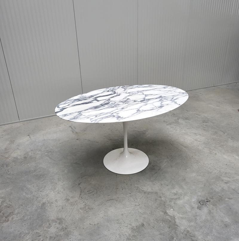 Rare "small" Oval Marble Dining Table by Eero Saarinen for Knoll 1970s